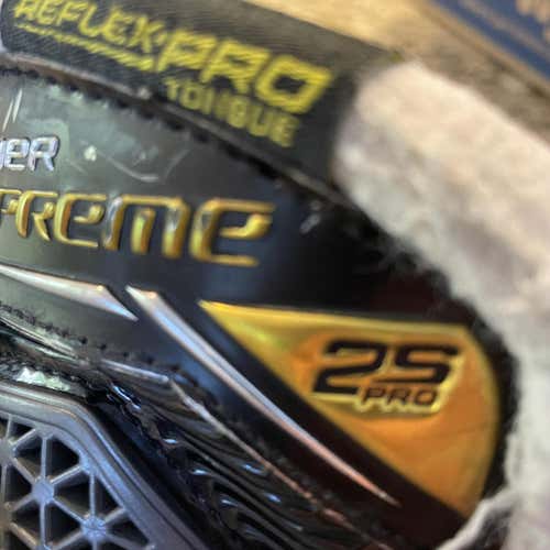 Junior Bauer Supreme 2S Pro Size 5 Hockey Skates