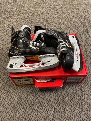 Junior CCM As3 Pro Regular Width  Size 5.5 Hockey Skates