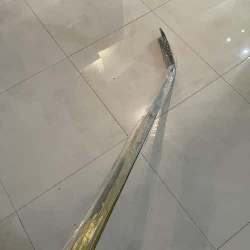 2 Pack Bauer Supreme Ultra Sonic And Geo P92 87 Flex Right Hand Hockey Stick