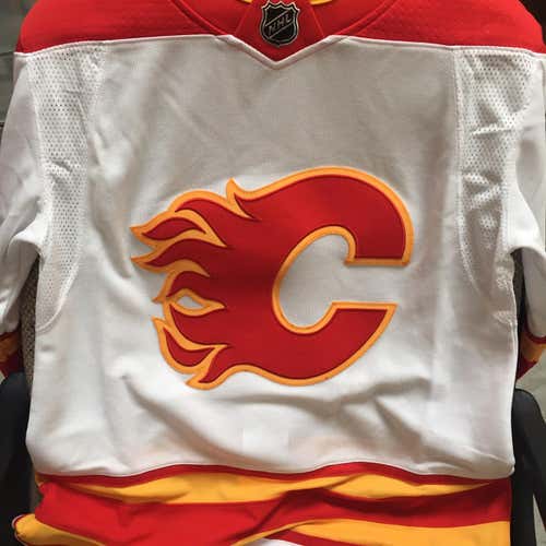 Calgary Flames White Adult Size 42 (XXS) Adidas Jersey-NWT