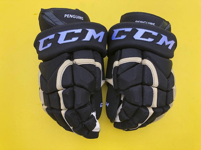 New Senior CCM HG12 Gloves 14" Pro Stock