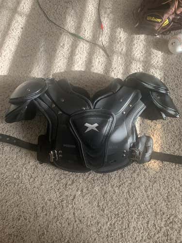 Used Medium Xenith Flyte Shoulder Pads