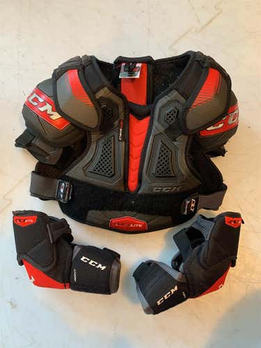 Junior Medium CCM QuickLite  Shoulder Pads