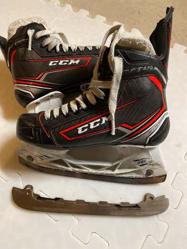 Junior CCM JetSpeed FT370 Extra Wide Width Size 4.5 Hockey Skates