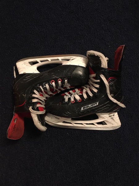 Junior Bauer Vapor X700 Regular Width Size 4.5 Hockey Skates