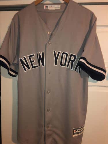 New York YankeesAaron Judge Away Adult Medium Majestic Jersey