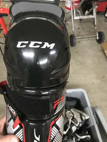 New Senior CCM JetSpeed FT370 Shin Pads