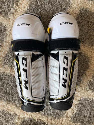 Junior CCM Super Tacks Shin Pads