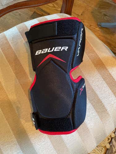 Brand New Sr. Bauer X900 Goalie Knee Protectors