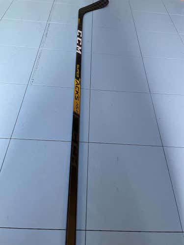 Senior Right Handed Super Tacks AS2 Pro Toe Pattern  Hockey Stick