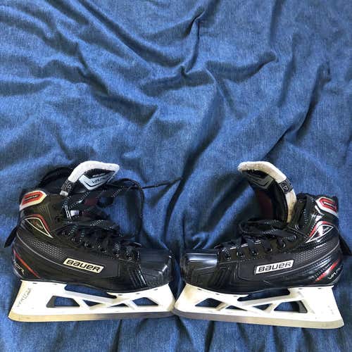 Junior Bauer Vapor X700 Regular Width  Size 4 Hockey Goalie Skates