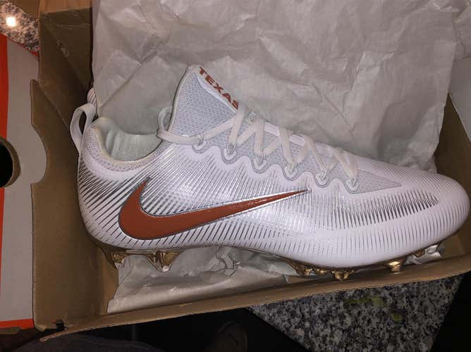 New Men's Size 11.5 Cleats TEXAS