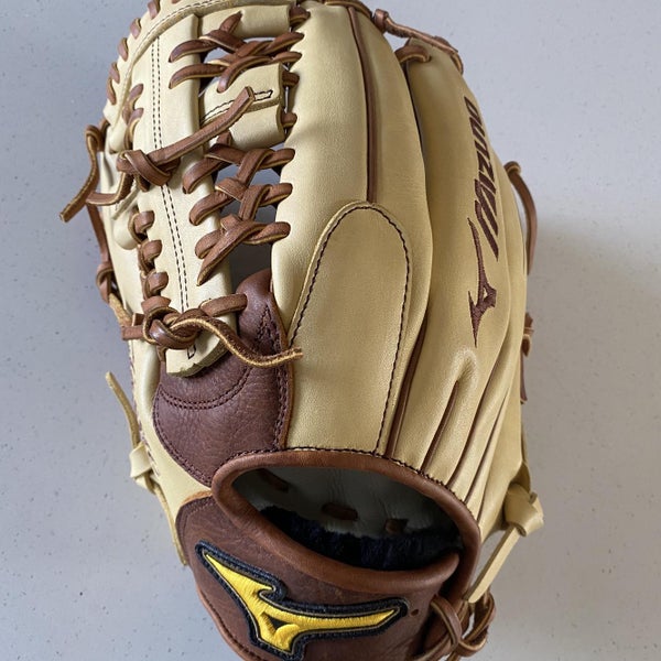 Brown Adult Pitcher's Classic Pro Soft 11.75" Baseball Glove