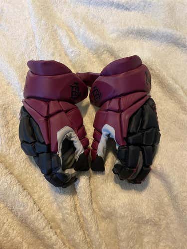 Brand New Boys’ Latin Varsity Engage 2 Goalie Gloves Size 13
