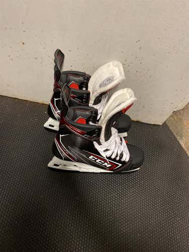 Senior CCM JetSpeed FT2 Regular Width  Size 9.5 Hockey Skates