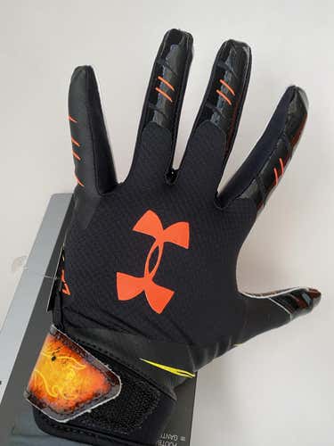 New Under Armour Limited Edition Gloves Sz M