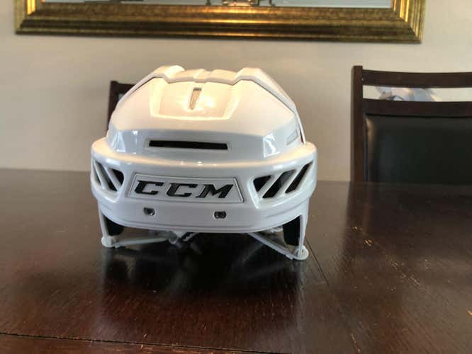 White Used Medium CCM Fitlite 3DS Helmet