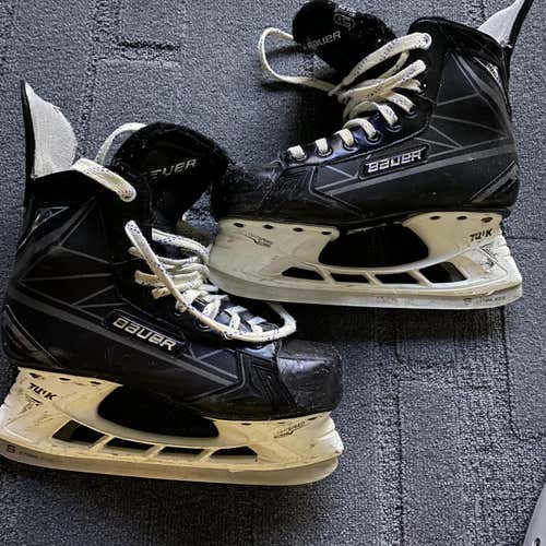 Junior Bauer Supreme 160 Regular Width Size 5.5 Hockey Skates