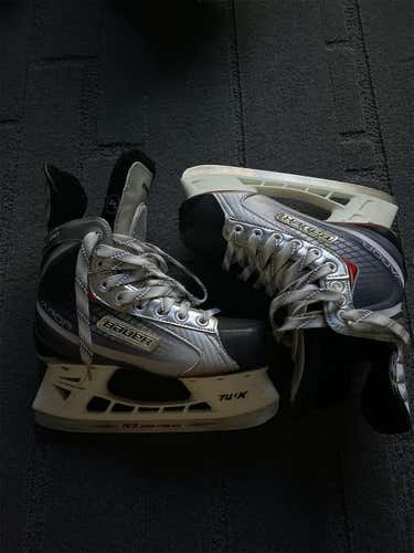 Junior Bauer X:20 Regular Width Size 4 Hockey Skates