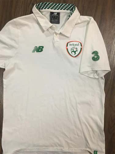 White Adult Medium Other Shirt