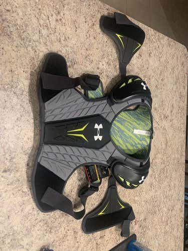 New Large Under Armour NexGen Shoulder Pads Lacrosse