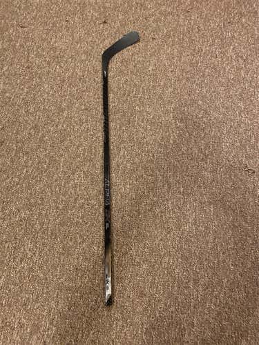 Intermediate Right Handed Alpha DX SL Mid Pattern  Hockey Stick