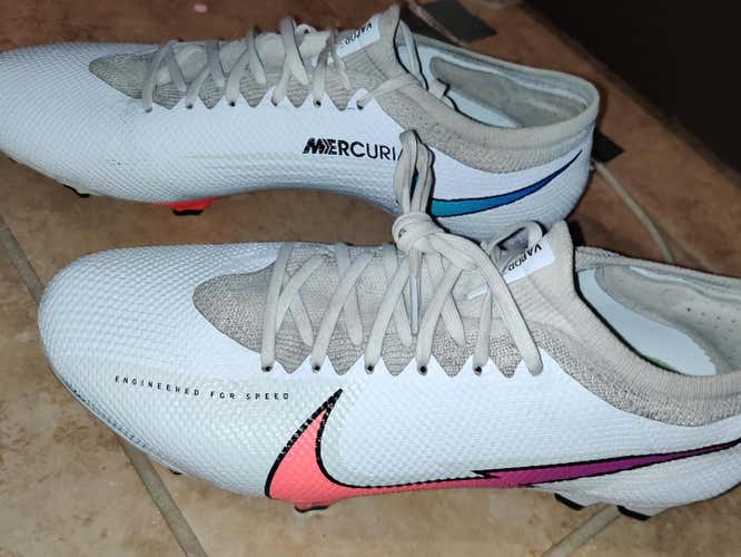 White Used Unisex Size 9.5 (Women's 10.5) Molded Cleats Nike Nike Mercurial Vapor FG Cleats