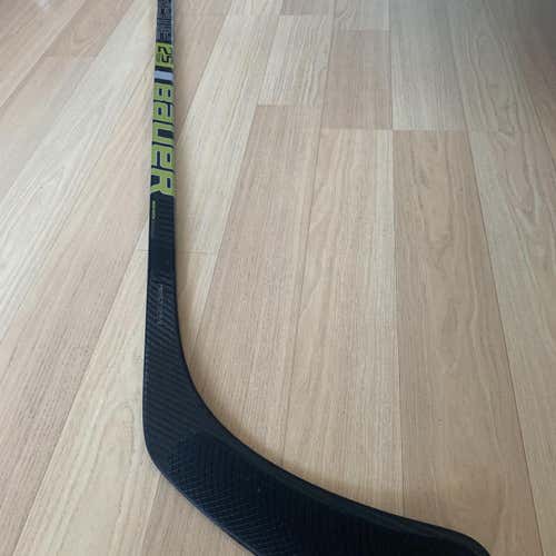 Junior Left Hand Supreme 2S Team .Mid Pattern Hockey Stick