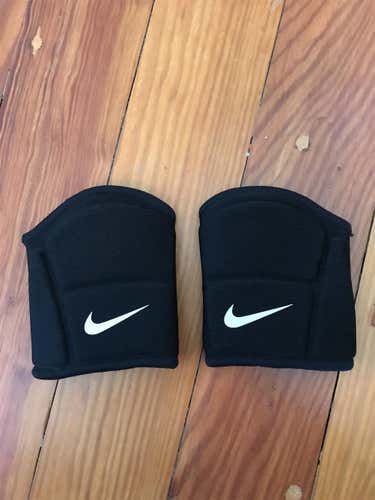 NEW Nike Wrist Guards (Black, Adult)