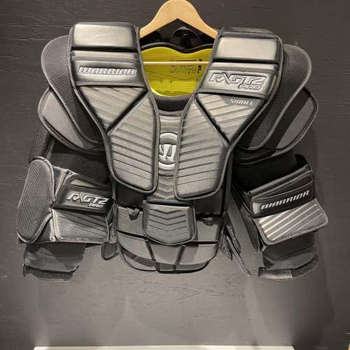 Senior Medium Warrior Ritual GT2  Goalie Chest Protector