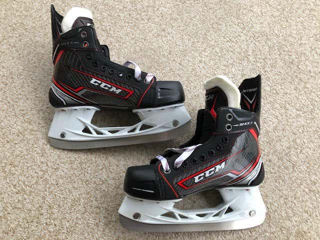New Junior CCM JetSpeed Shock Hockey Skates Regular Width Size 1.5