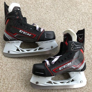New Junior CCM JetSpeed Shock Hockey Skates Regular Width Size 3