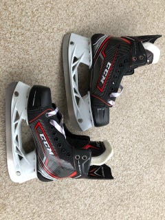 New Junior CCM JetSpeed Shock Hockey Skates Regular Width Size 4