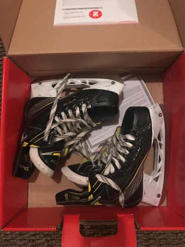Junior CCM Tacks 5092 Regular Width  Size 2 Hockey Skates