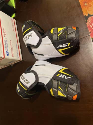 Senior Medium CCM Super Tacks AS1  Elbow Pads