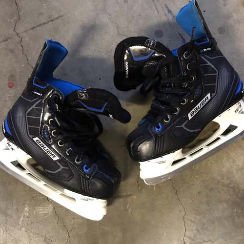 Junior Bauer Nexus 7000 Regular Width Size 5 Hockey Skates