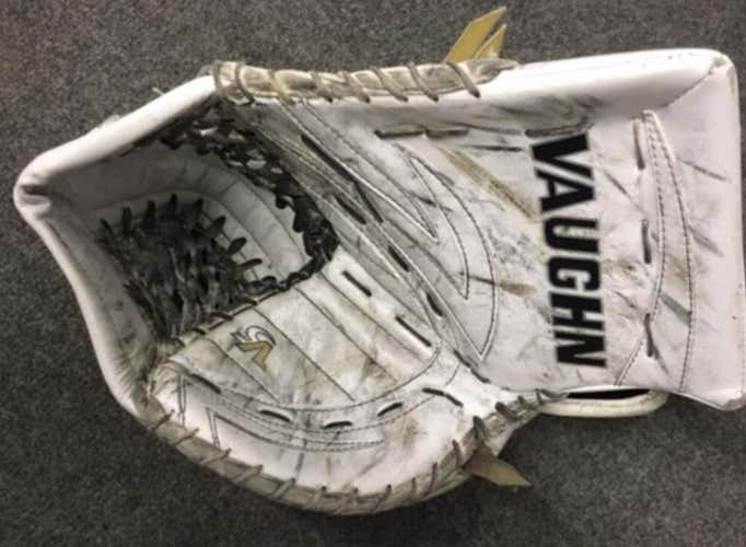 Full Right Vaughn V5 7990 Goalie Glove