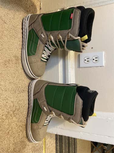 Unisex Size 8.0 (Women's 9.0) Vans Hi-Standard OG Medium Flex Snowboard Boots