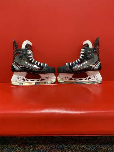 Junior CCM JetSpeed FT1 Regular Width  Size 5.5 Hockey Skates