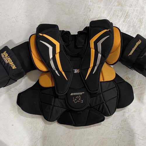 Senior Medium Vaughn Velocity V7 XF Pro Carbon Chest Protector- Pro Stock