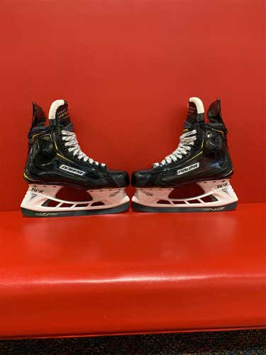 Senior Bauer Supreme 2S Pro Extra Wide Width  Size 7 Hockey Skates