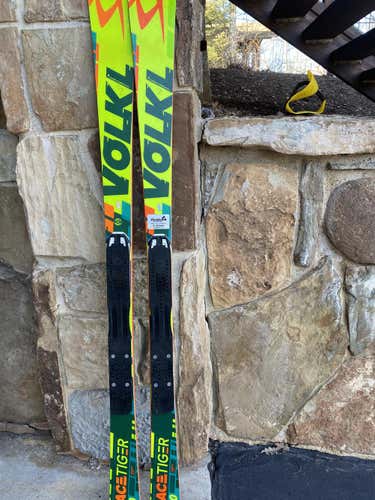 Used 2017 Volkl Racetiger SL Skis 150cm