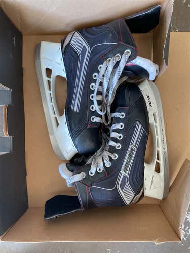 Junior Bauer Vapor X400 Regular Width  Size 5 Hockey Skates