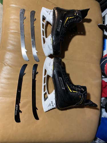 Senior Bauer Supreme 2S Regular Width  Size 9 Hockey Skates