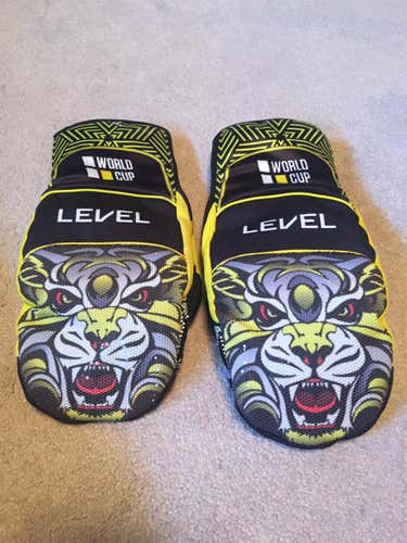 Used Level World Cup Speed Mitten