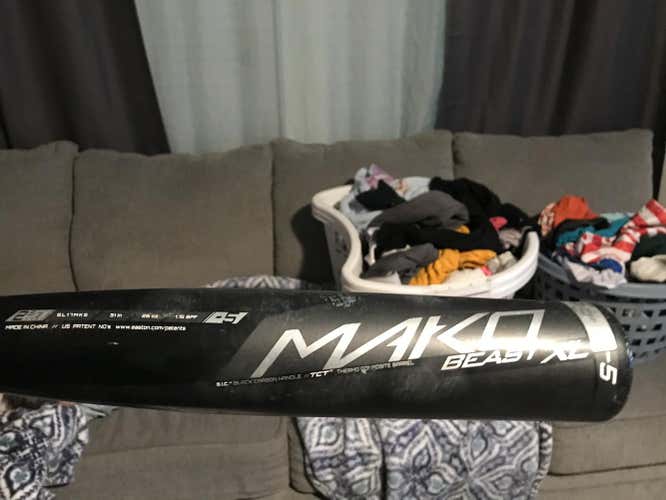 Kid Pitch (9YO-13YO) Used USSSA Certified 2017 Easton Composite Mako Beast Bat (-5) 26 oz 31"