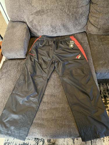 New with tags Arizona Coyotes Adult XL Reebok Pants