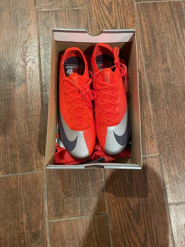 Red Men's Size 10 (Women's 11) Nike Mercurial Vapor 13 Cleats