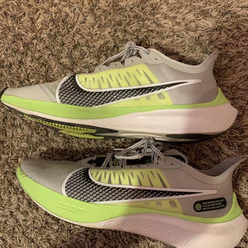 Men's Size 11 (Women's 12) Nike Shoes