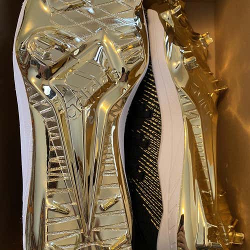 Black Men's Metal Low Cut